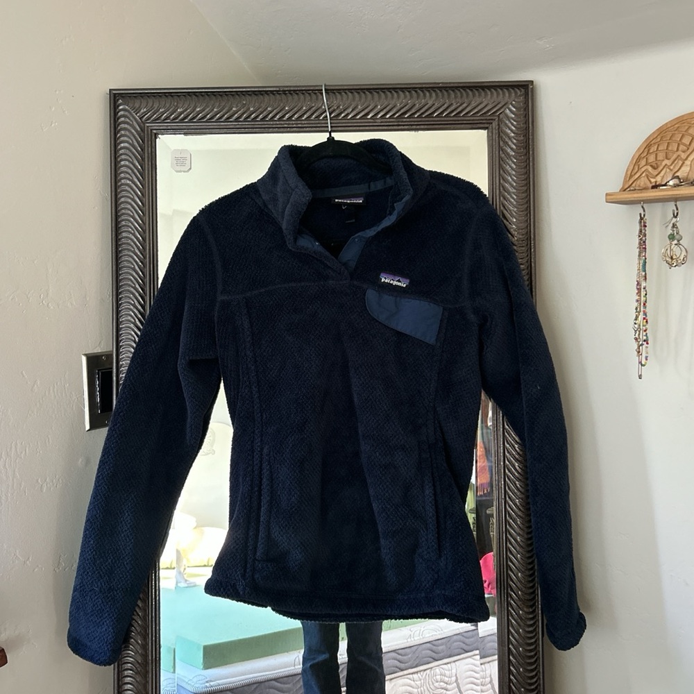 Dark blue Patagonia pull over jacket.